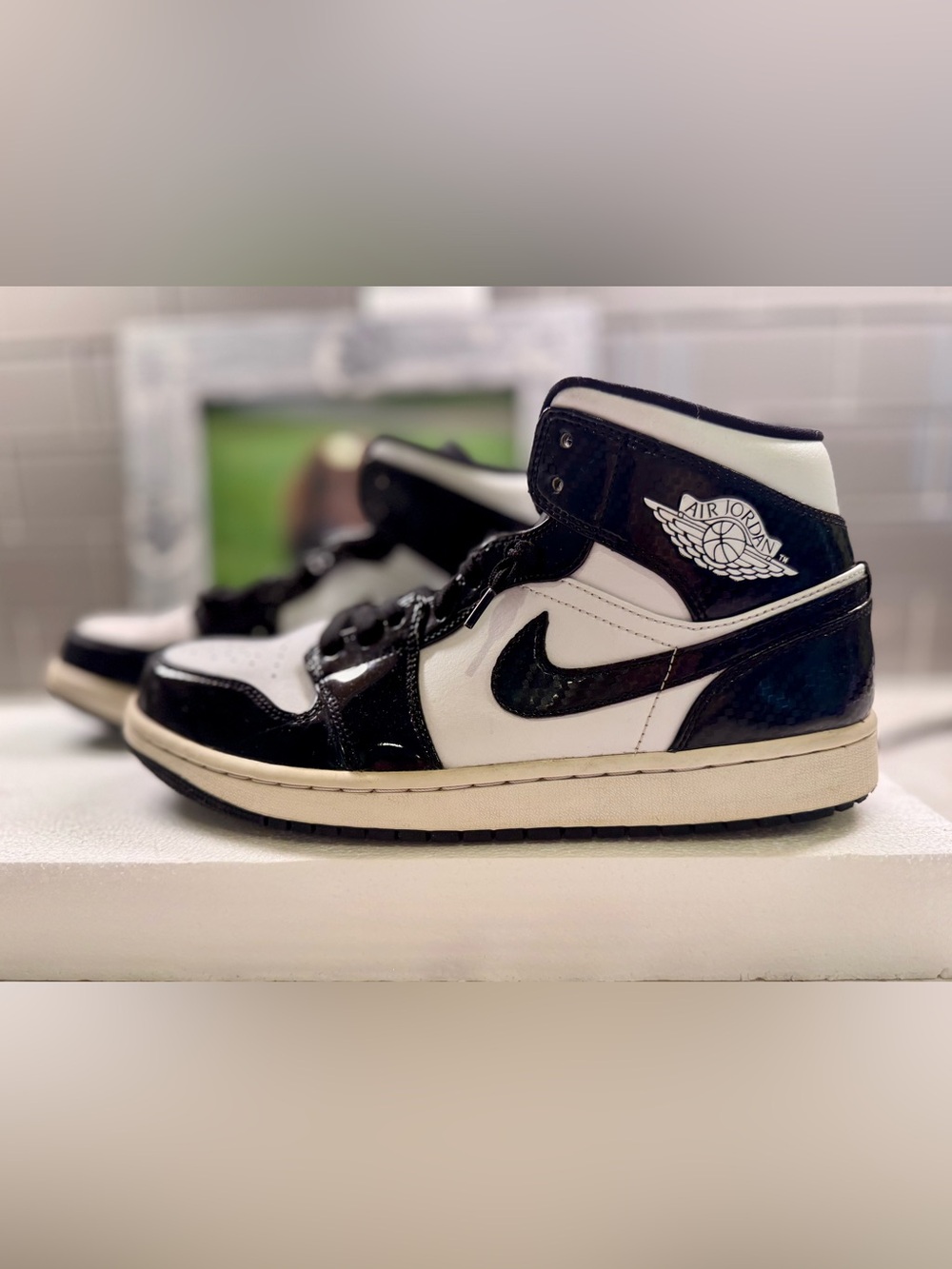 Nike Air Jordon,Black & White High-Top Sneakers GUC.